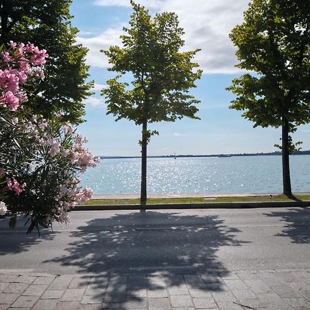 Appartamento Floriana Desenzano del Garda Luaran gambar