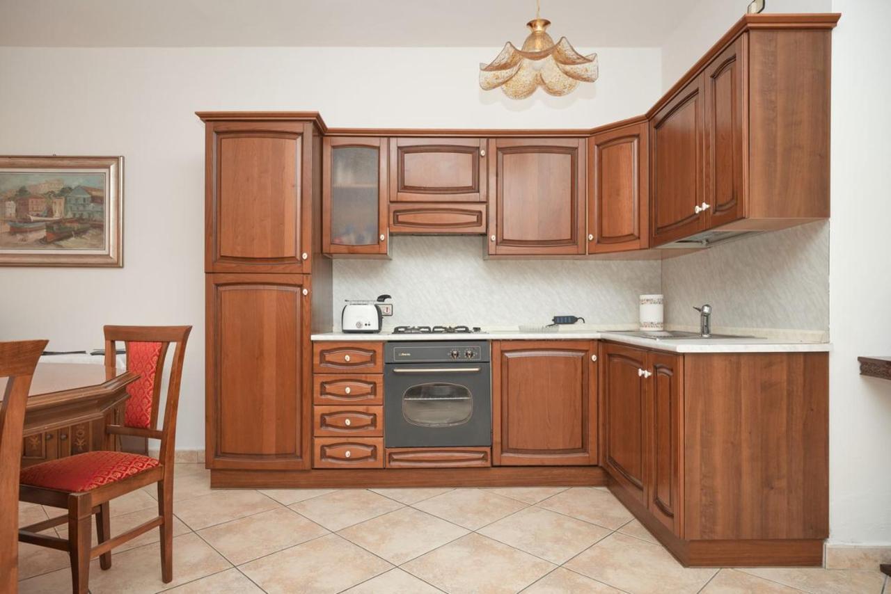 Appartamento Floriana Desenzano del Garda Luaran gambar