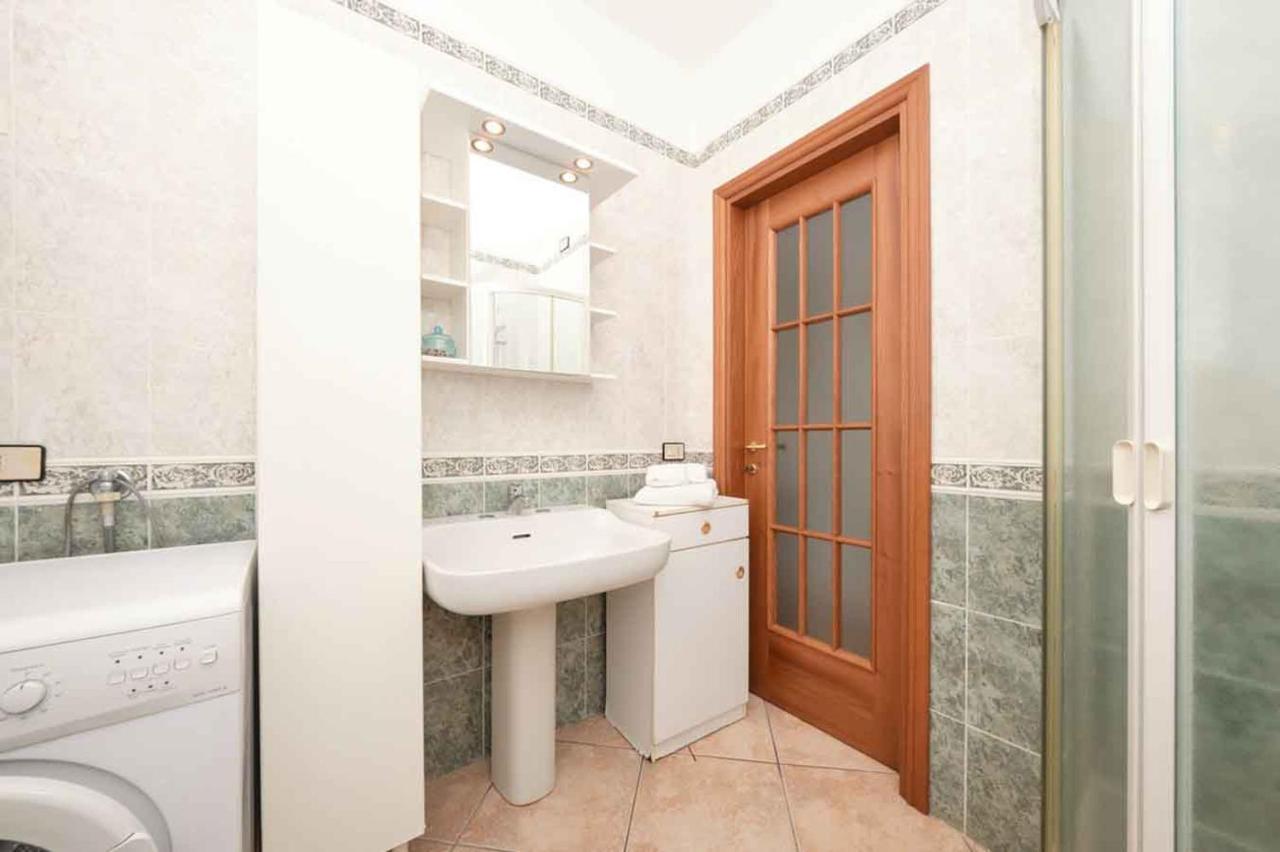 Appartamento Floriana Desenzano del Garda Luaran gambar