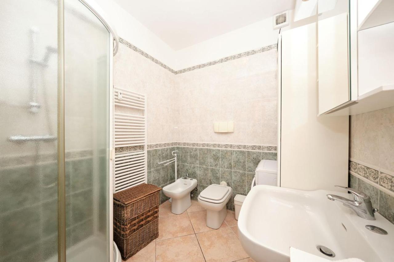 Appartamento Floriana Desenzano del Garda Luaran gambar