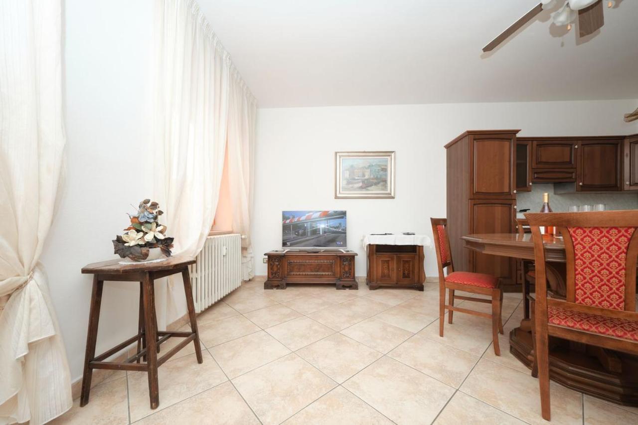 Appartamento Floriana Desenzano del Garda Luaran gambar