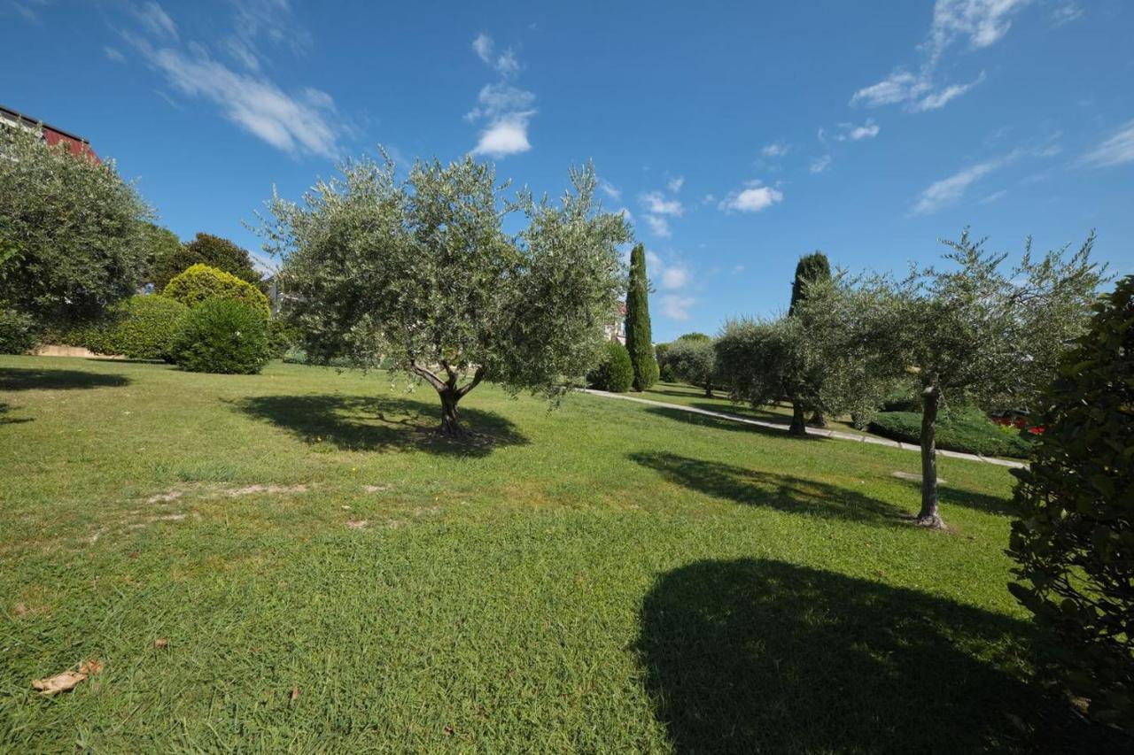 Appartamento Floriana Desenzano del Garda Luaran gambar