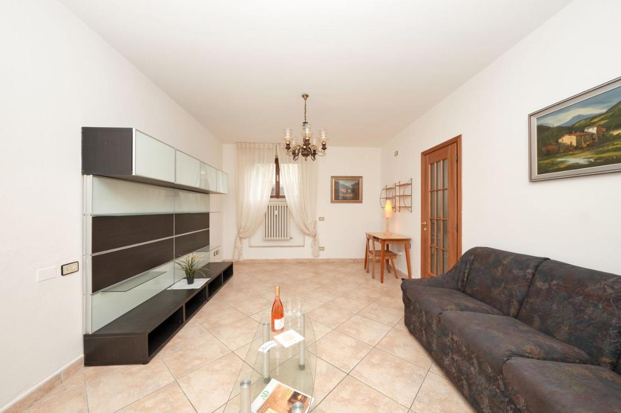 Appartamento Floriana Desenzano del Garda Luaran gambar