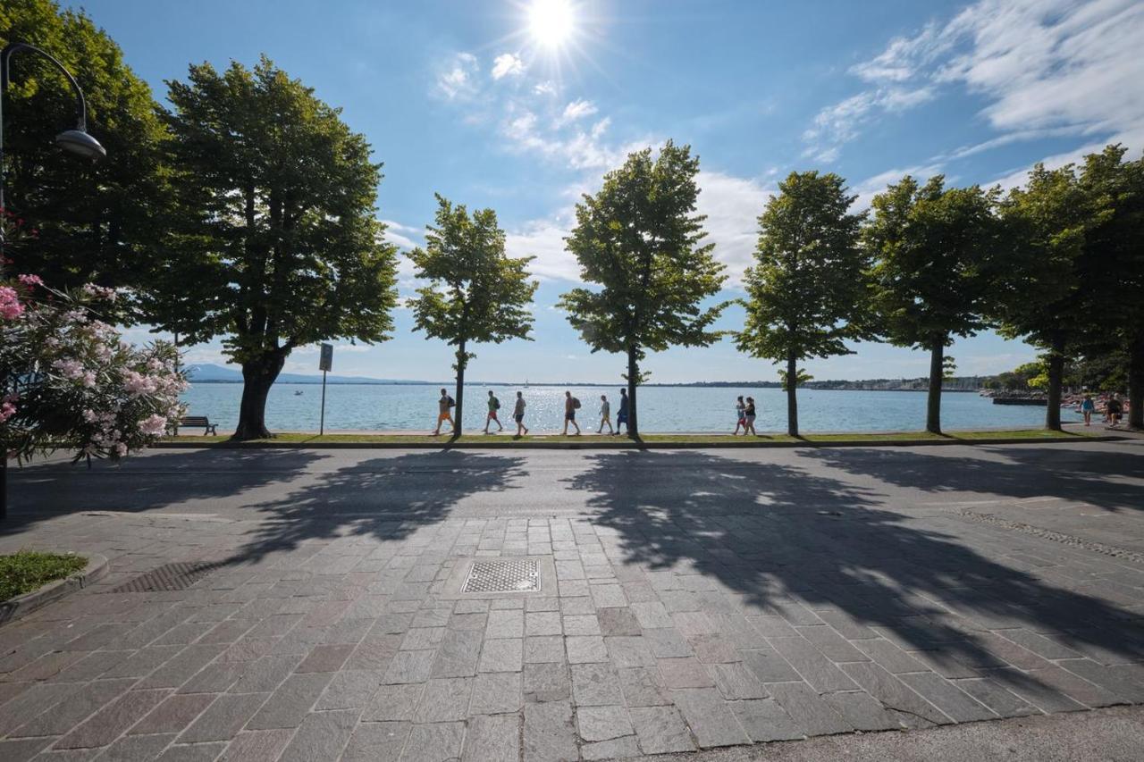 Appartamento Floriana Desenzano del Garda Luaran gambar