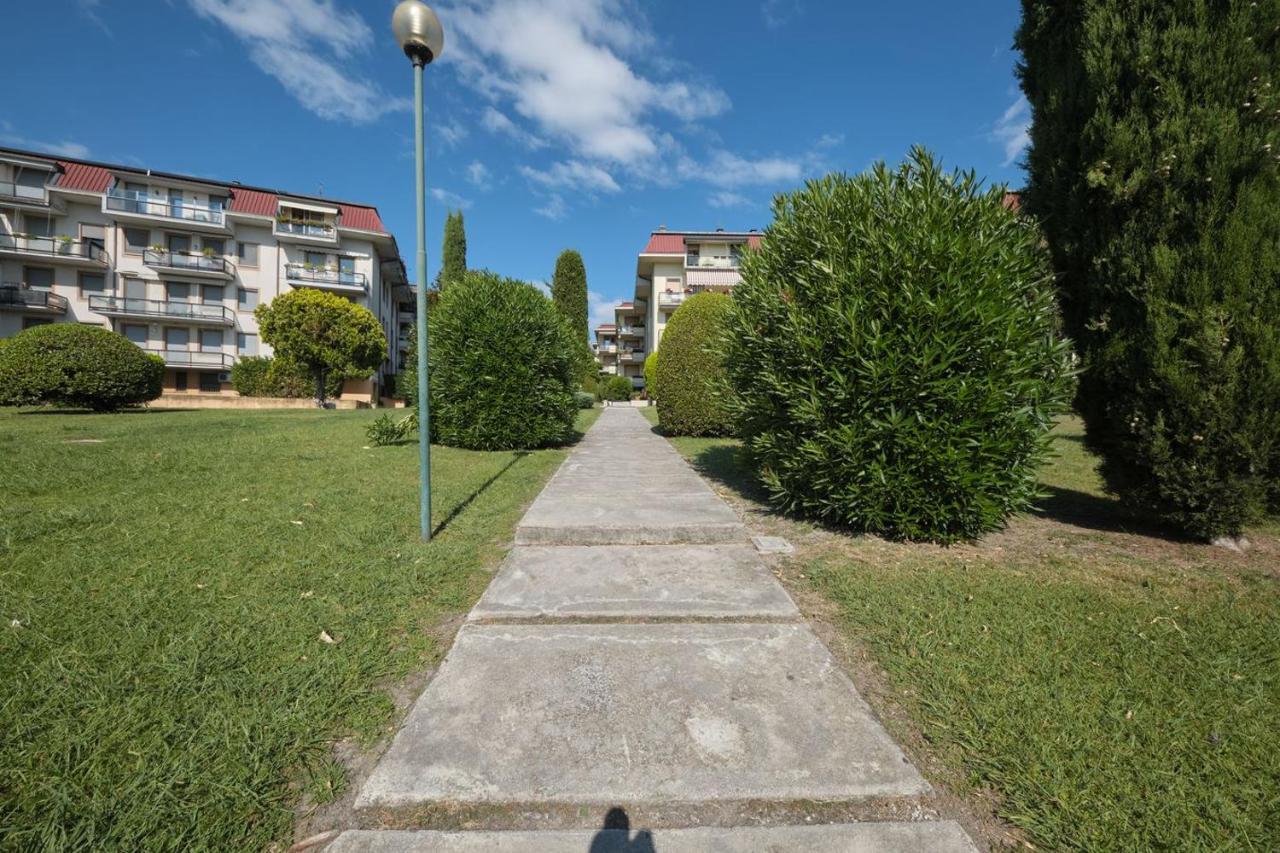 Appartamento Floriana Desenzano del Garda Luaran gambar